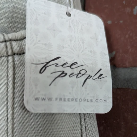 NWT- WE THE FREE- OLD WEST SLOUCHY JEAN SZ. 28 - Picture 7 of 12